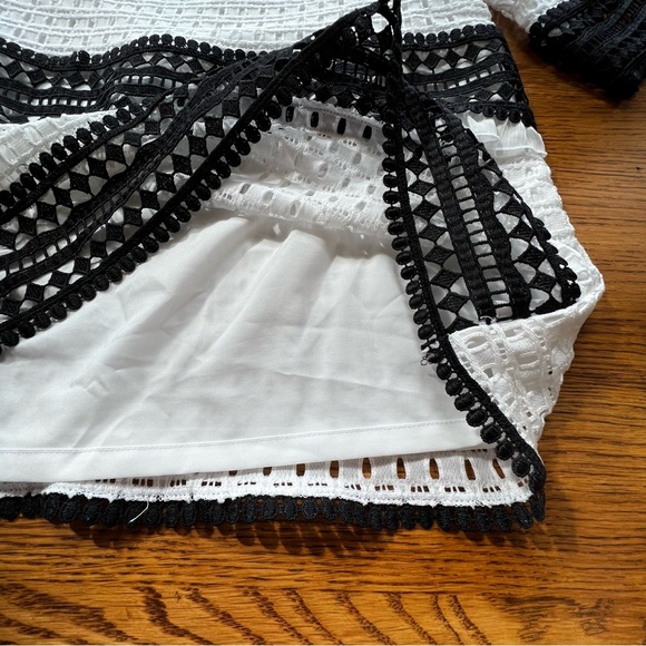 ⭐️ Banana Republic Eyelet Blouse Top Size SMALL - Picture 7 of 14